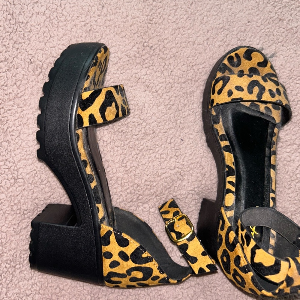 Leopard strap thick heels